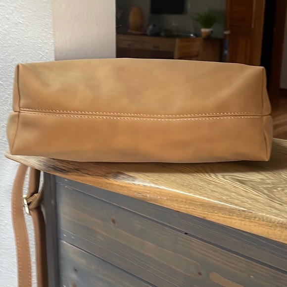 JOY SUSAN CAMEL LAZER CUT DAISY PHONE CROSSBODY
